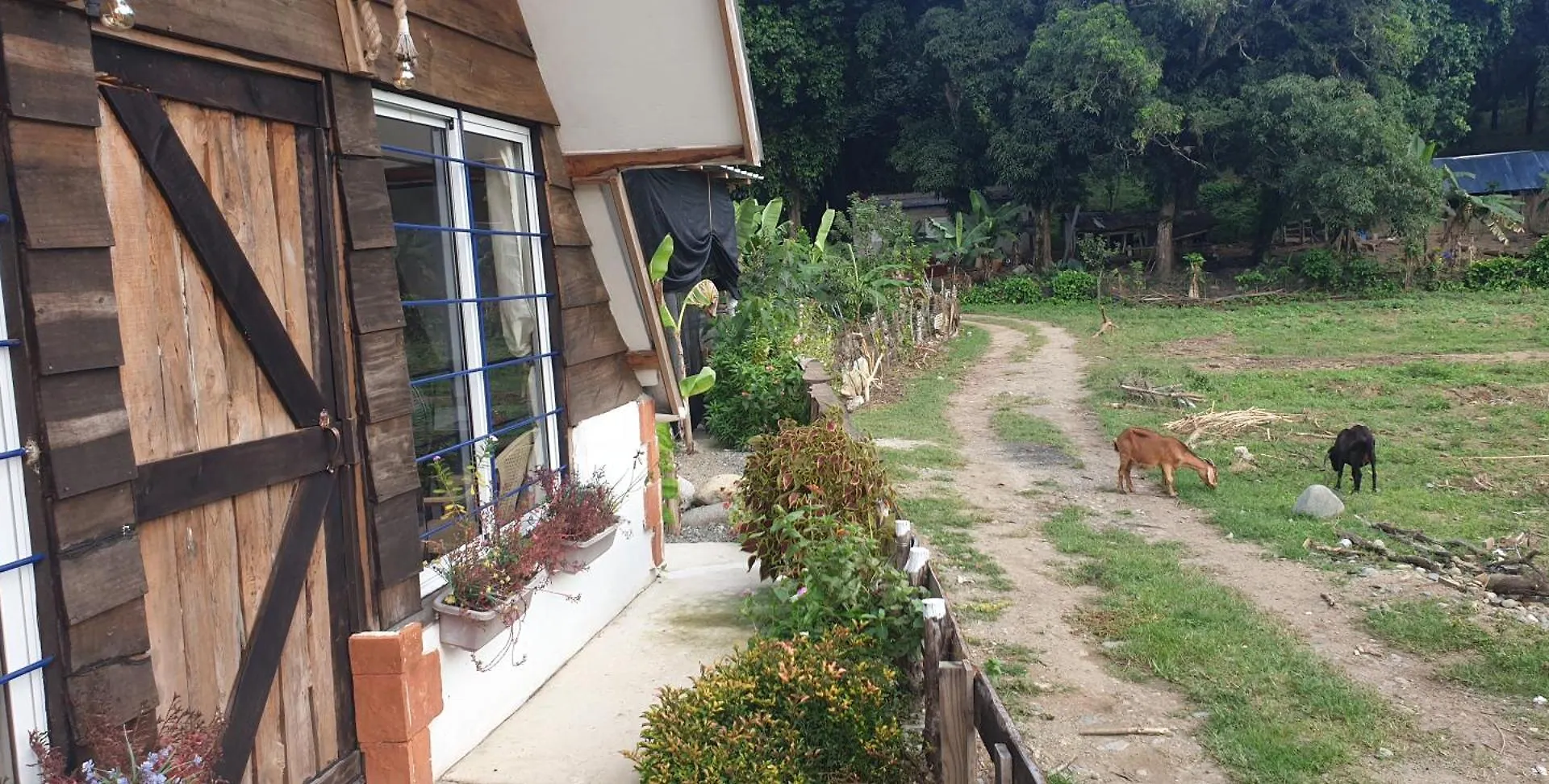Holiday home Canada House Queen Bed In 2Nd Floor Dbl Sofa Bed In 1St Floor Bbq Private Pool, River Jarabacoa